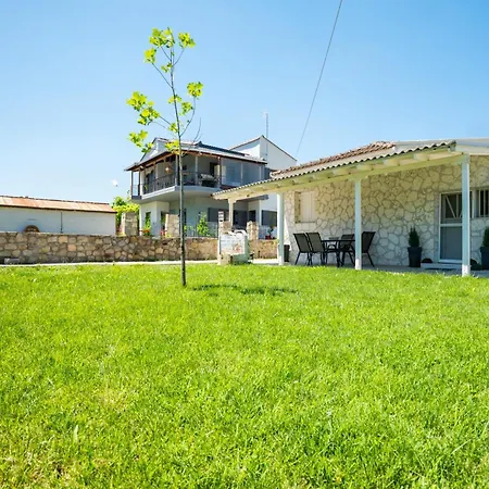 Vayas Residences - Legacy 特里卡拉