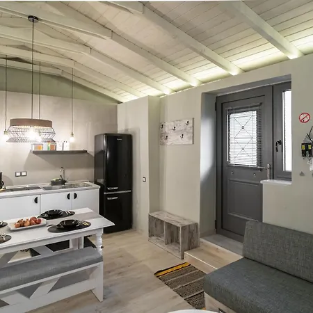 Vayas Residences - Legacy * 特里卡拉