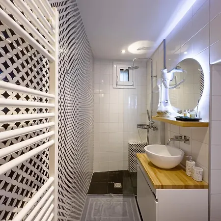 Vayas Residences - Legacy * 特里卡拉